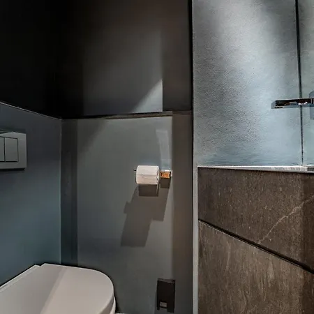 Stylish 3br With Mountain View - 8 Guests, Rochebrune, בקתה